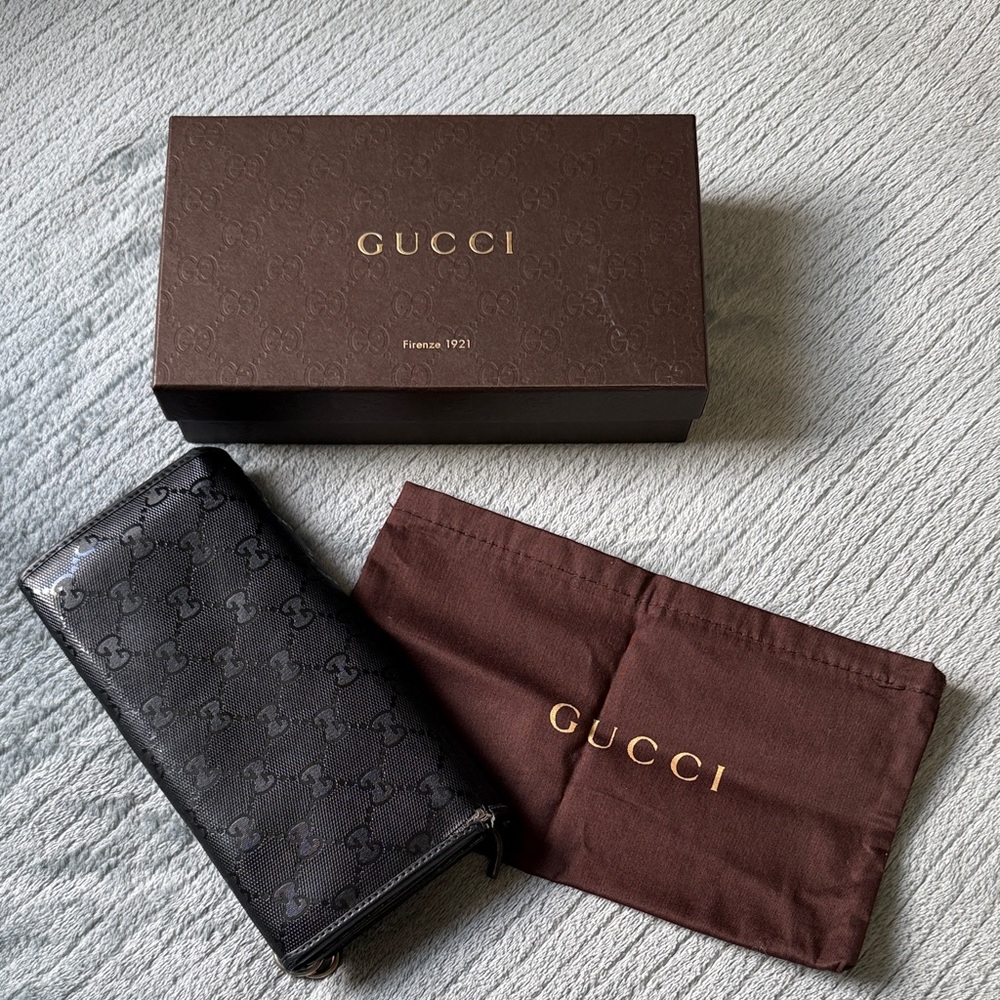 Gucci Carbon Fiber Long Wallet Black Checkbook Style w/ original dust bag & box